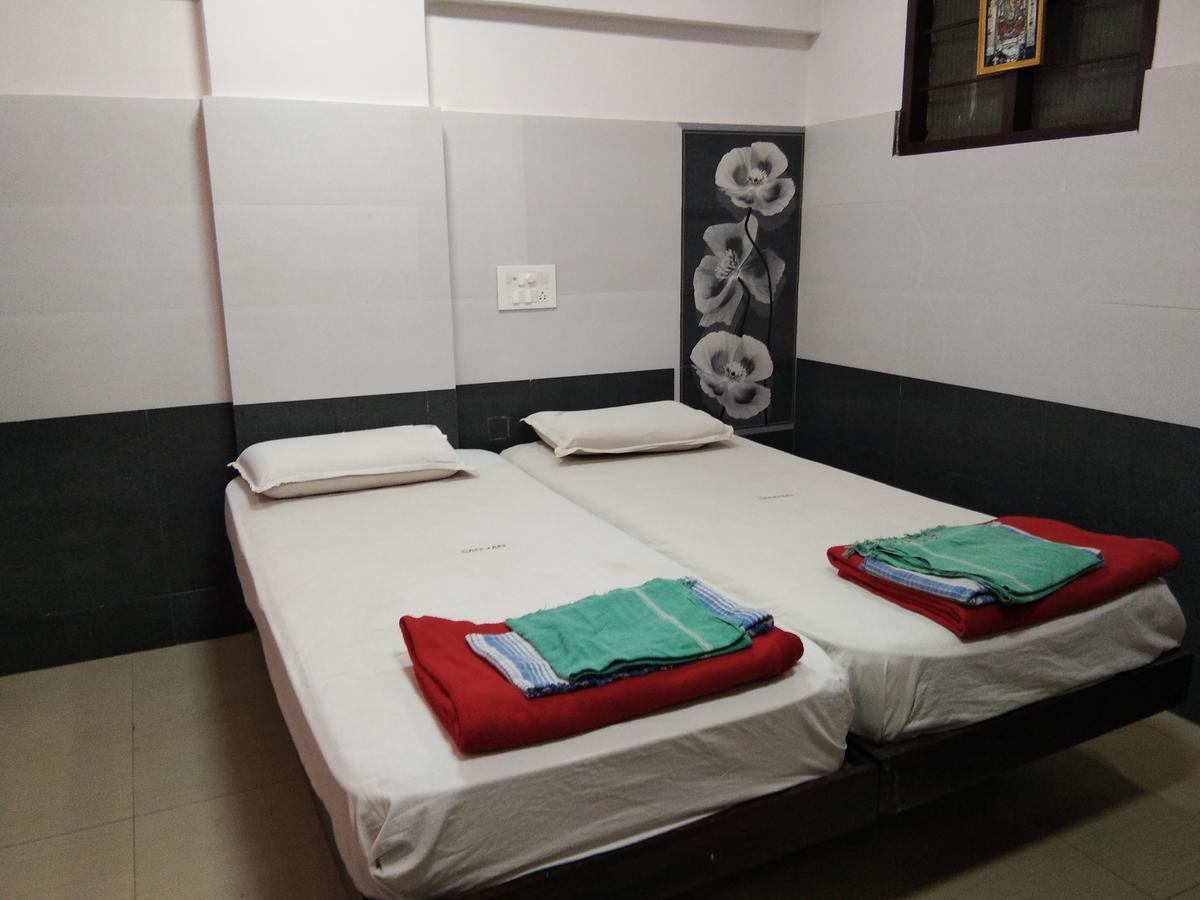 Hotel Sanman Lodge Shivamogga Exteriör bild