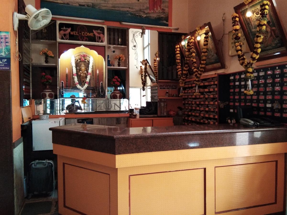 Hotel Sanman Lodge Shivamogga Exteriör bild