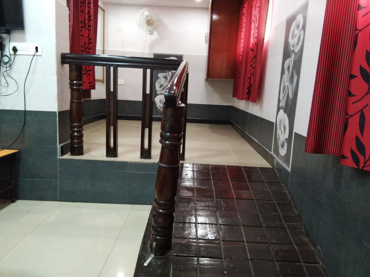 Hotel Sanman Lodge Shivamogga Exteriör bild