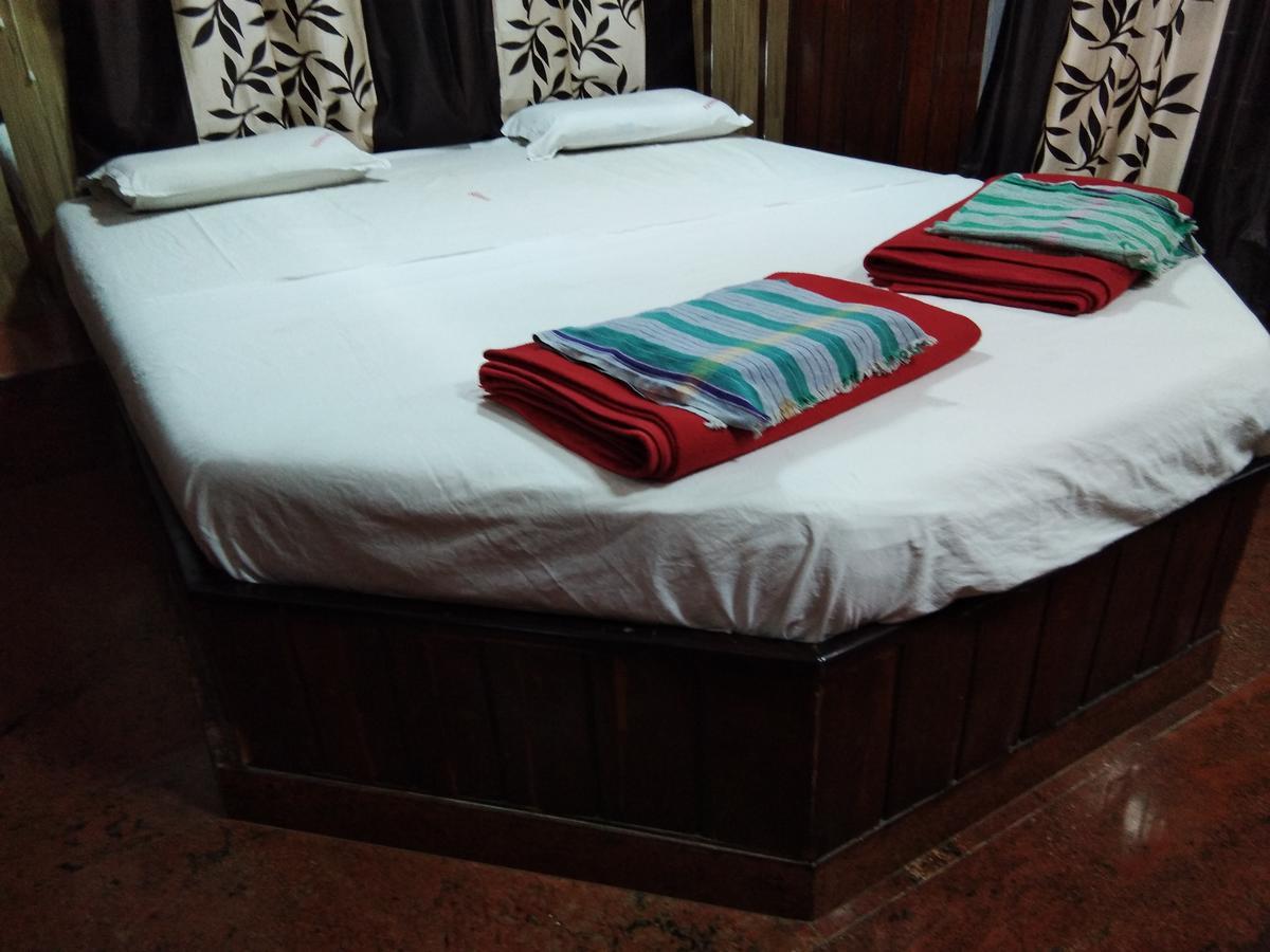 Hotel Sanman Lodge Shivamogga Exteriör bild